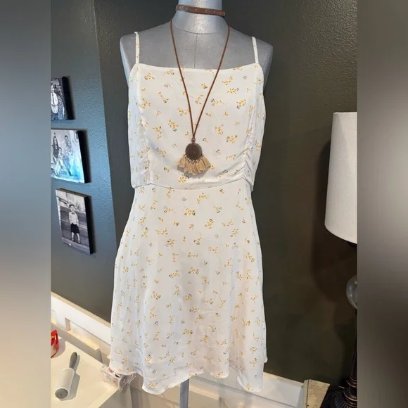 Cotton On Women’s Woven 90s Mini Dress – “Isobel” Ditsy Floral (White) | Medium - Picture 2 of 12